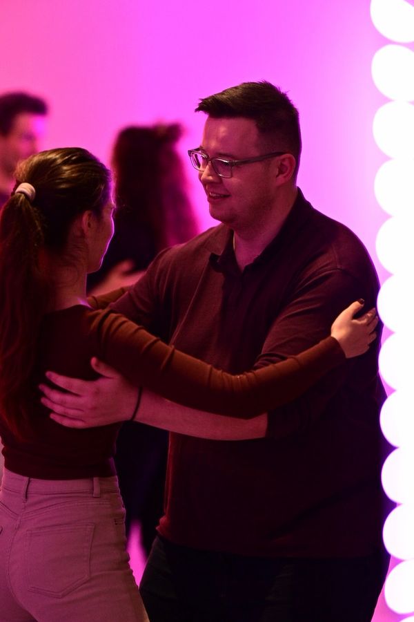 Bachata Tanzpaar beim Kurs in Frankfurt, FluxDance